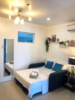 Next to SM Mall, Modern 1BR with Balcony & Pool - 7