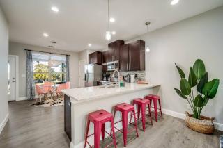 Quirky lakeside home on a golf course - Point Venture - 3