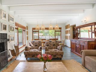 Avemore Island Home- full power back up-magical views - 8