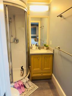 Unitrip Queen Bed Room 3 - Richmond - 7