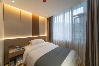 Lucky Praised Scenery Hotel - 7