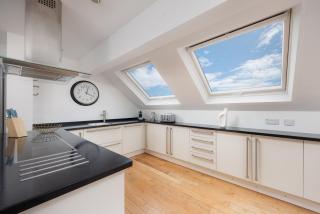 Stunning Penthouse Apartment - Sea view - Plymouth - Parking - By Habita Property - 3