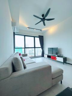 Modern 2 Bedroom Urban Suite by Uptrend Home Management - Jelutong - 3
