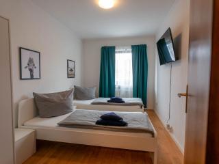 bookandstay24 Obertshausen 3 Zimmerferienwohnung mit Balkon, Küche und Parkplatz - Obertshausen - 9