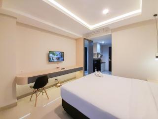 Best Deal and Comfortable Studio at Patraland Amarta Apartment By Travelio - Kejayan - 7