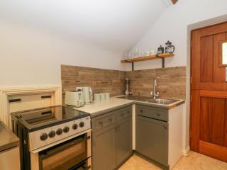 The Coach House Apartment - 5