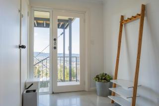 Hobart Retreat with City and Water View - - 4