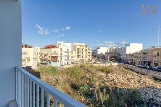 Spacious & Cosy 3BR Apt with Private Balconies by 360 Estates - Fgura - 5