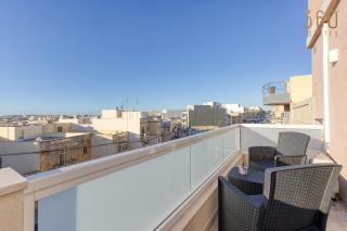 Spacious & Cosy 3BR Apt with Private Balconies by 360 Estates - Fgura - 9