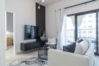 Cool and aesthetic 1-Bedroom perfect for 4 in Jumeirah Golf Estates! - Dubai - 2