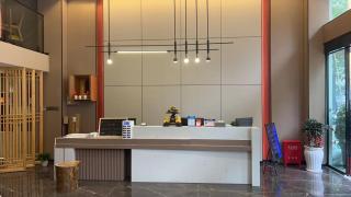 Lucky Praised Scenery Hotel - 8