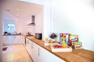 Three Bedroom House By Peacegrove Homes Short Lets & Serviced Accommodation Brighton With Free WiFi & Pet Friendly - Brighton & Hove - 4
