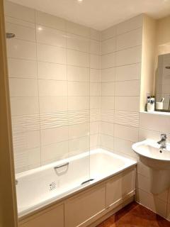 Spacious 1BD Orpington Flat, 20 min to Central LDN - 3