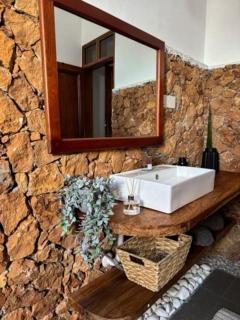 Kidas Villa - Solar, AC, Wi-Fi, Private Pool & Gym - 1