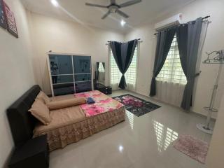 Qairina Homestay - Machang - 5