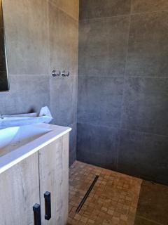 A Cozy Secure 2-Bed Apartment with a lovely garden - Gaborone - 1