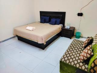 Private Guest Room in Kuwaitat - Al Ain - 2