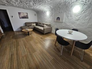 Holly Place - 4