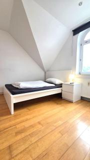 Großzügige Altbauwohnung mitten in der City - 5