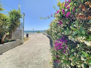 Goélette-T2-Front de mer - Golfe-Juan - 1