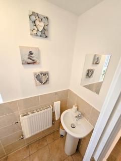 Stylish 3-Bedroom Home, Free Parking, Central Location for Business & Leisure - Romford - 7