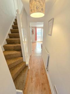 Stylish 3-Bedroom Home, Free Parking, Central Location for Business & Leisure - Romford - 5