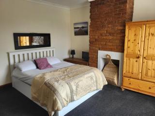 Cottage - Sleeps 4 - Garden - Parking - 3