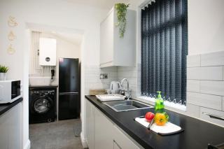 Sleeps 6 Contractors Leisure Business Free WiFi FreeParking Smart TV - 4