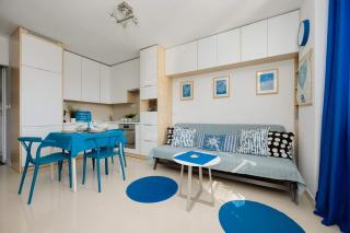 Cosy Apartment with Smart TV by Noclegi Renters - 1