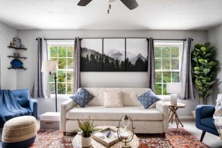 Modern decor, Hot Tub, Fire Pit & River Access! - Luray - 2