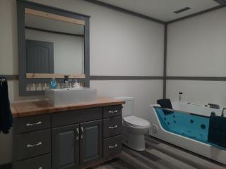 Hampton Haven & Jacuzzi - Saskatoon - 7