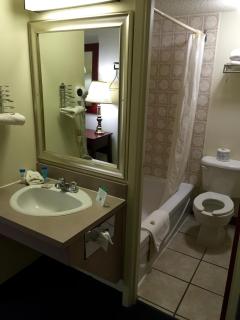 Colonial Inn - 7