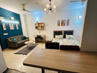 Riyaan's Homestay studios - Noida - 1