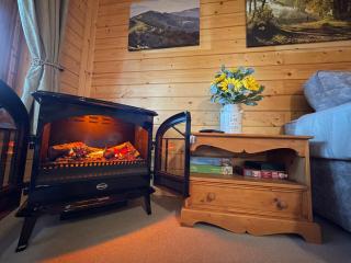 The Hive - A Cosy, Pet Friendly, Rural Log Cabin with far reaching views - 8
