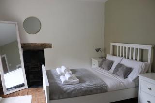 3 double bed whole house by castle - 8