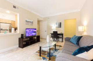 Spacious Apt with Private Balcony - Waltham - 8