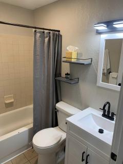 TeePee Room 5- Newly Renovated - 9