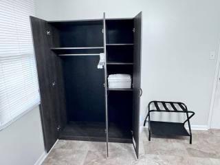 Downtown and Near, I-95. Pet Yes - 3