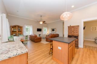 5Min Walk to Waterfront. Pet Yes - 4