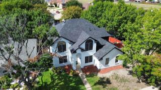 Grand 6BR 2,5BA Holiday Home with Pool, Grill & Game Room - Grand Prairie - 9