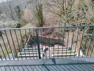 Budget-Friendly 4-Bedroom House in Swansea - Ideal for Travelers - 9