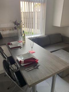 5 bedroom ensuite spacious house - 8