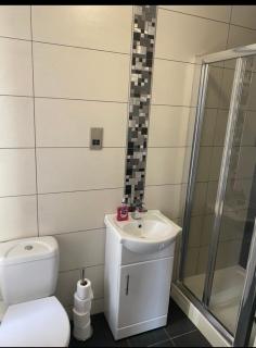 5 bedroom ensuite spacious house - Bilston - 3