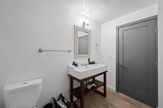 Oceanfront 1-Bedroom House on Pacific Coast Highway with Private Beach Access & Stunning Views - 9