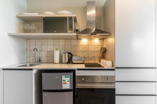 The Rose606: Modern Studio Aprt with Rooftop Pool - 4