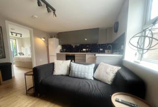 Three bedroom flat in Gloucester road north with parking - Bristol - 7