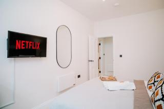 Stunning City Grade II Pad WiFi Families Contractors - Birmingham - 3