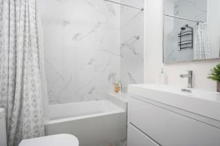 Spacious 2BR near UofT and College - 6