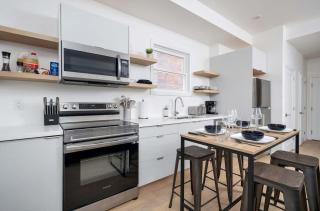 Spacious 2BR near UofT and College - 8