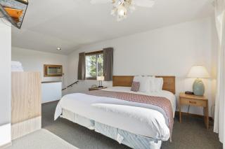 Pelican Lakes Motel - 9